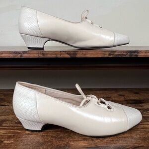 Johansen‎ Vintage Leather Dress Shoes Cream Low Heel USA made women's 8.5